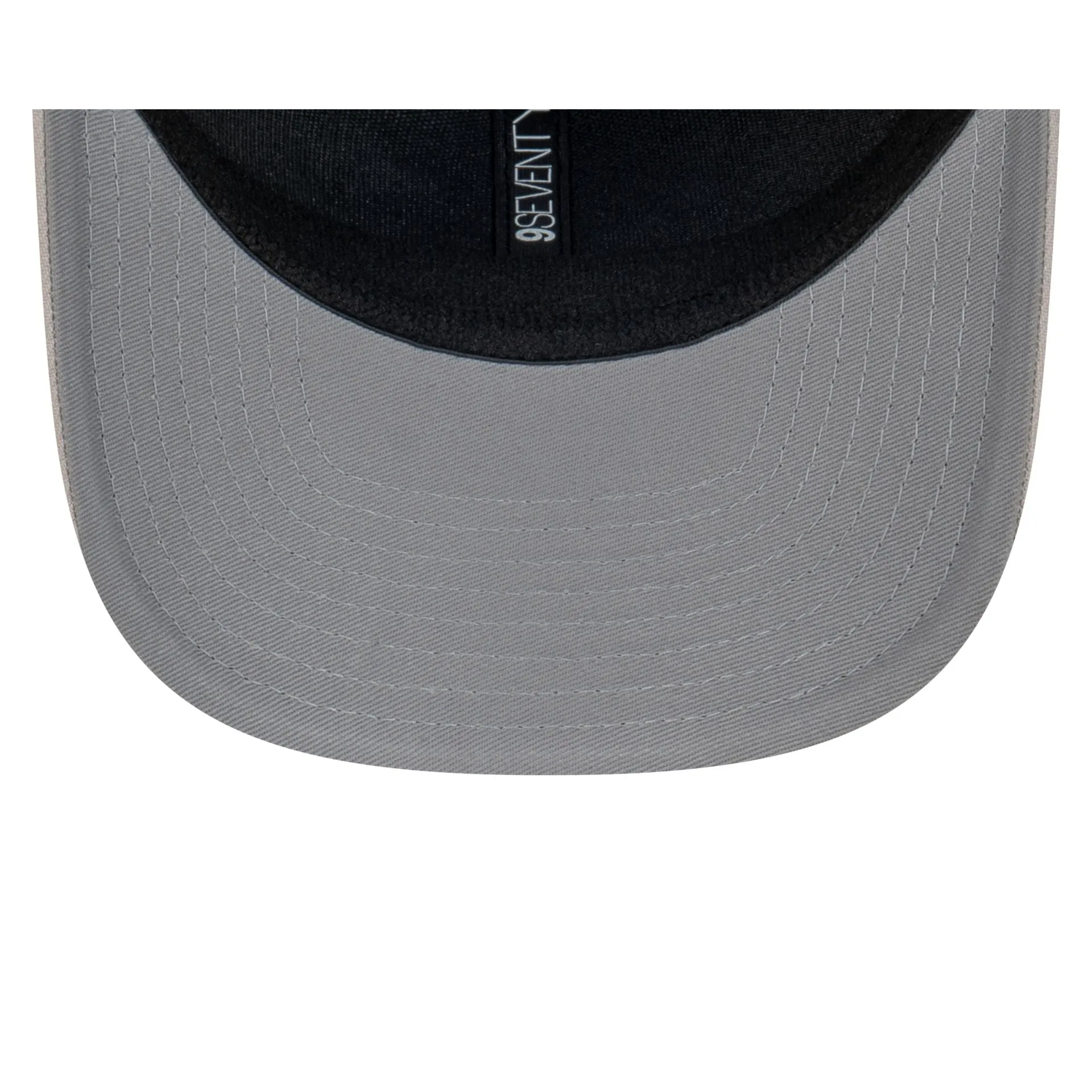 Las Vegas Raiders Shadow-Tech Grey 9SEVENTY Stretch Snap